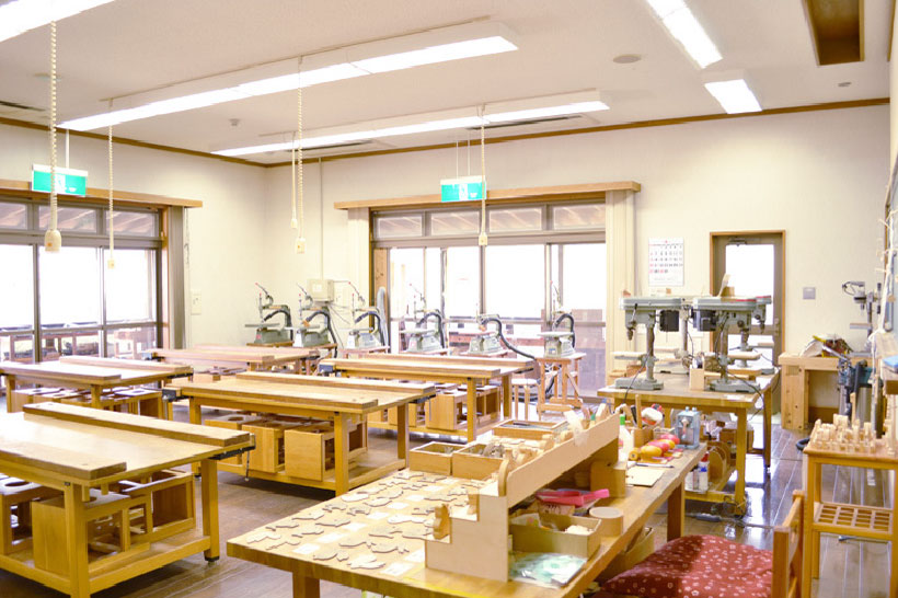 工作室の機材と作業台
