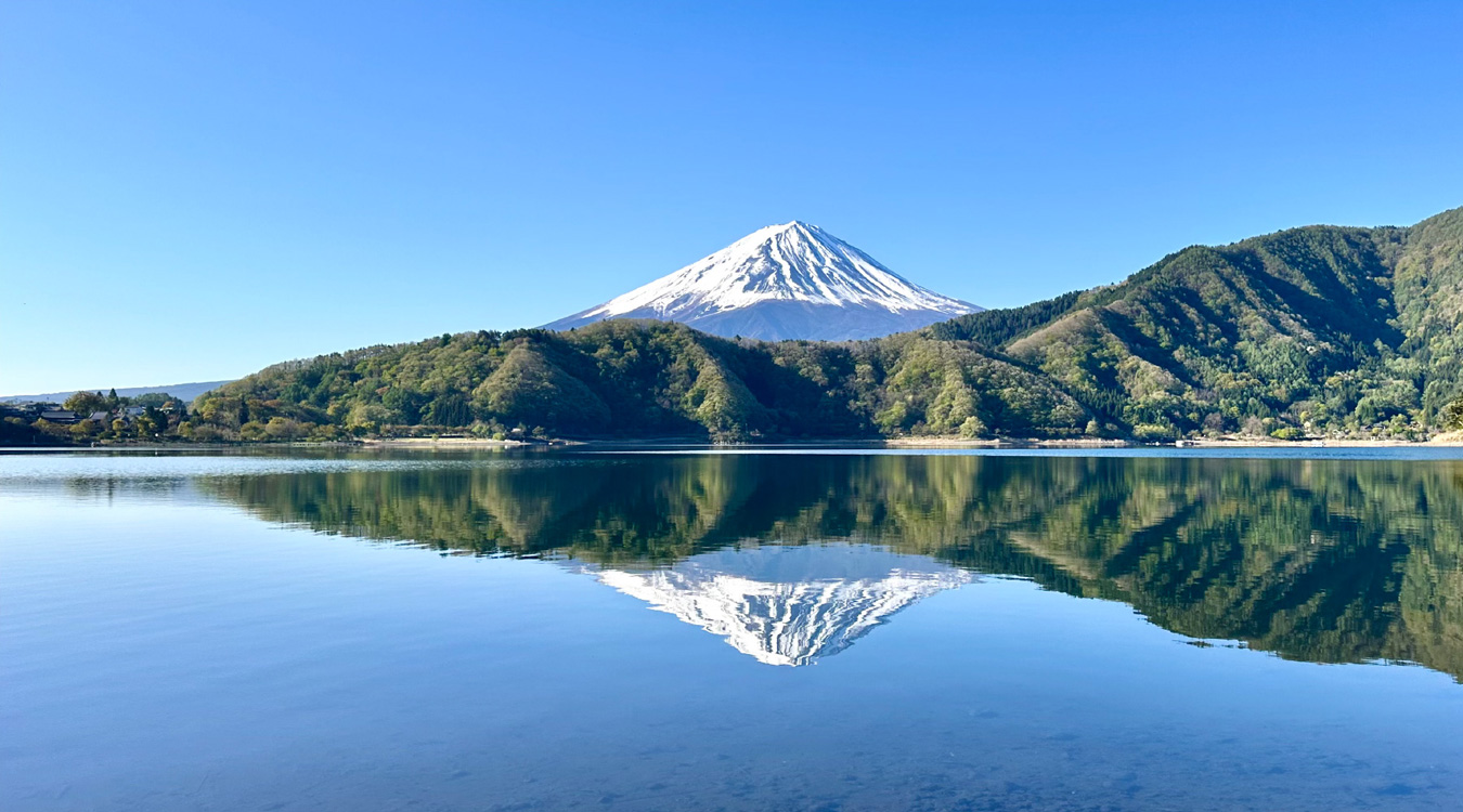 富士山と湖の風景